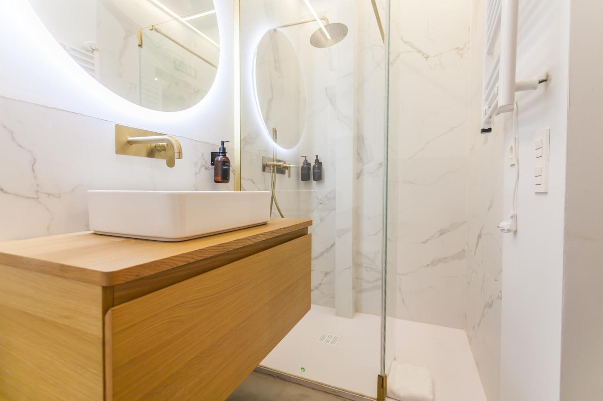 דירות מדריד Guernica Luxury Duplex - Location, Light, And Art מראה חיצוני תמונה