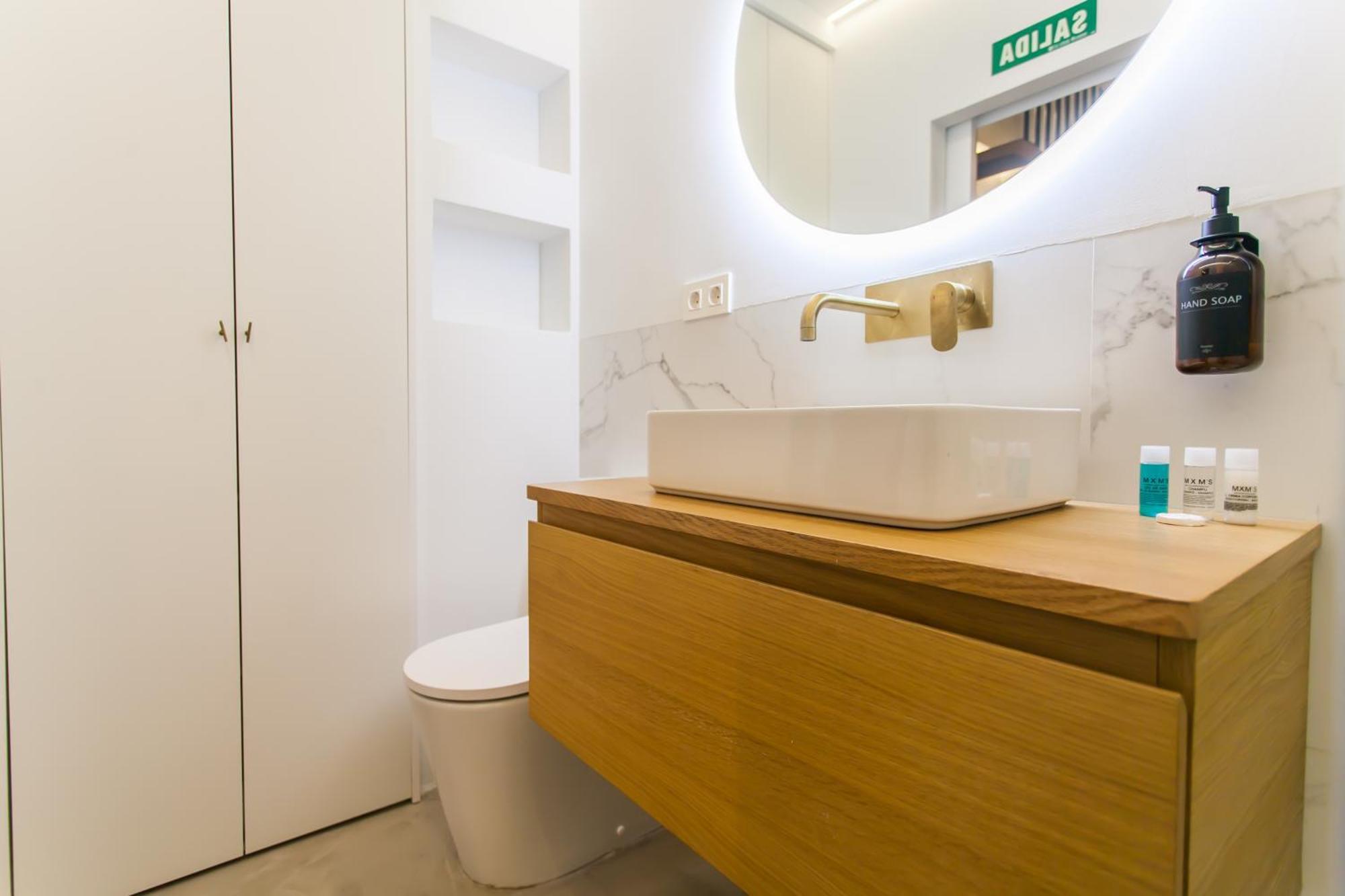 דירות מדריד Guernica Luxury Duplex - Location, Light, And Art מראה חיצוני תמונה